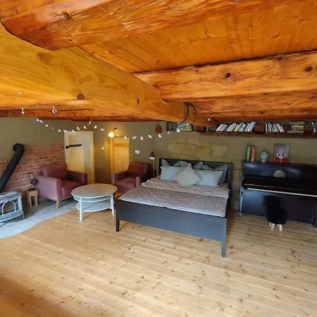 Enjoy Cozy Nest View Hills Garden Forest Sauna Hottub Apartment